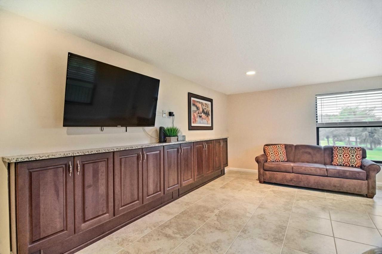 Sleek Largo Studio With Pond Less Than 7 Mi To Beach! Bagian luar foto