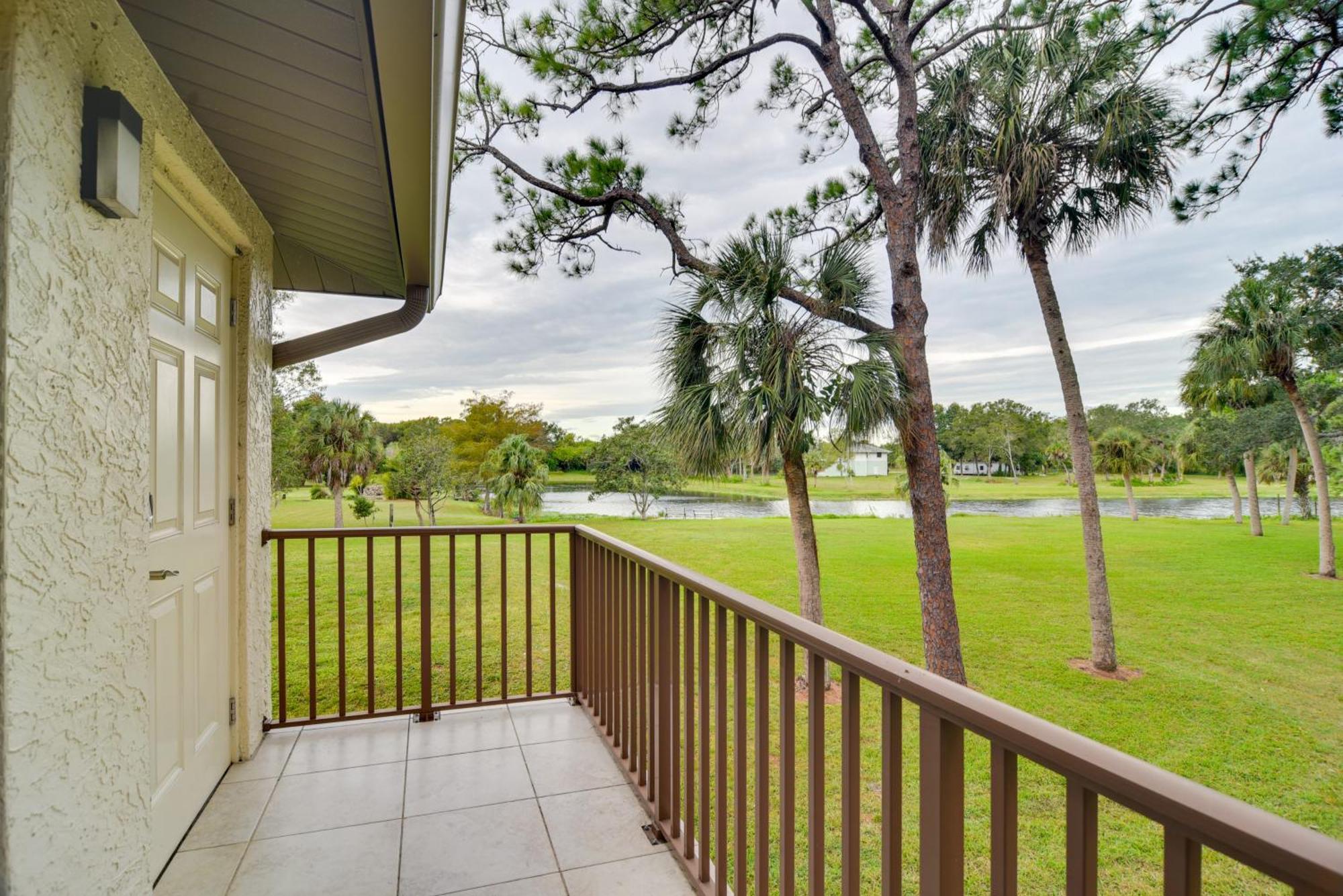Sleek Largo Studio With Pond Less Than 7 Mi To Beach! Bagian luar foto