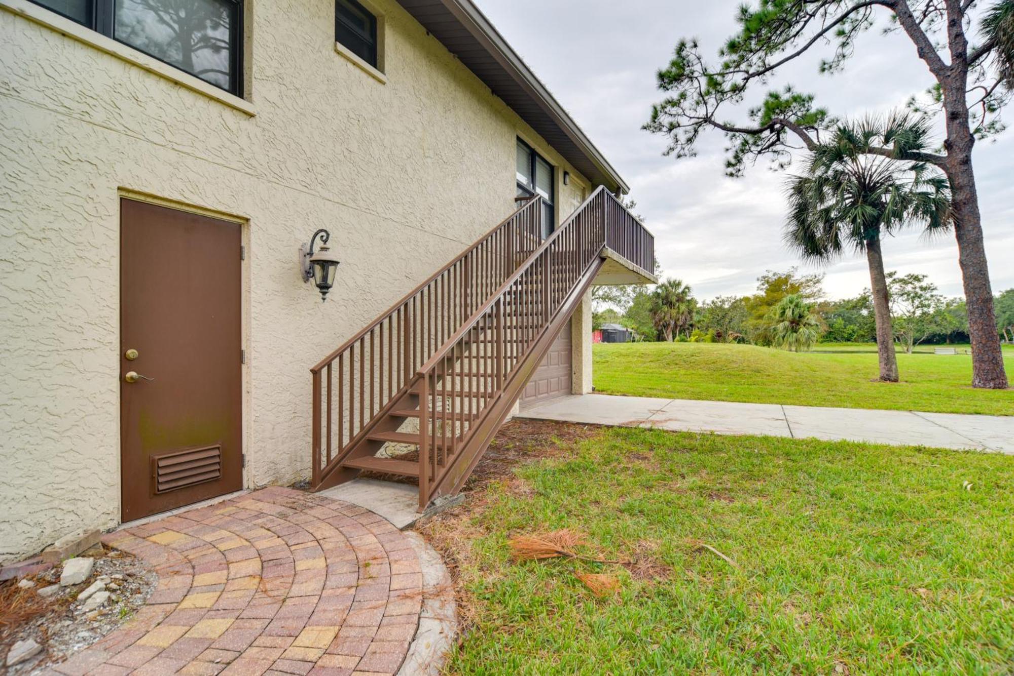 Sleek Largo Studio With Pond Less Than 7 Mi To Beach! Bagian luar foto