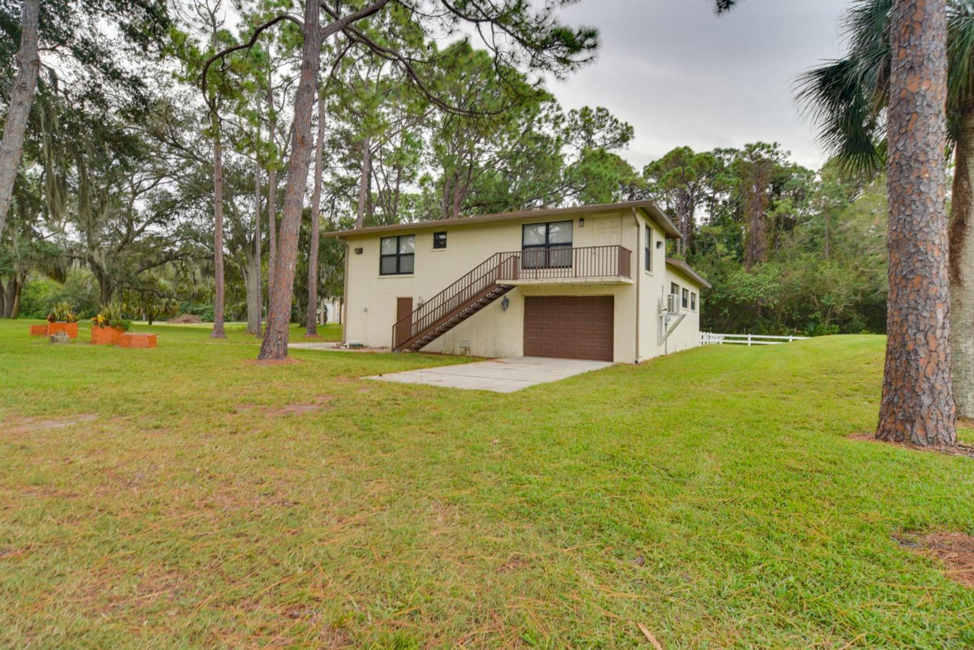 Sleek Largo Studio With Pond Less Than 7 Mi To Beach! Bagian luar foto
